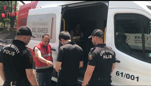 Düzensiz göçmenlerin tespiti ve yakalanmasına yönelik çalışmalar tüm Türkiye’de kararlılıkla ve kesintisiz şekilde devam etti.